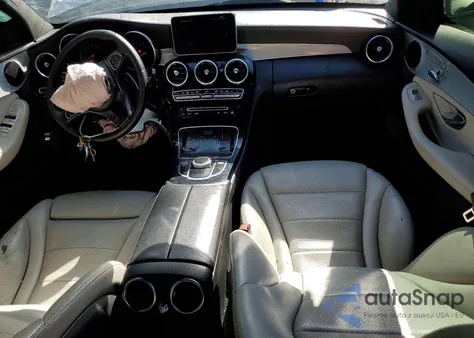 2018 Mercedes-Benz C 300 z USA, uszkodzony, nr VIN 55SWF4JB1JU248727